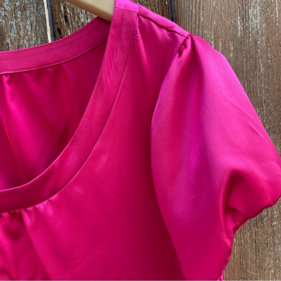 LA VITA Women’s Pink Satin Round Neck Cap Sleeve Blouse Size Large - Picture 4 of 8